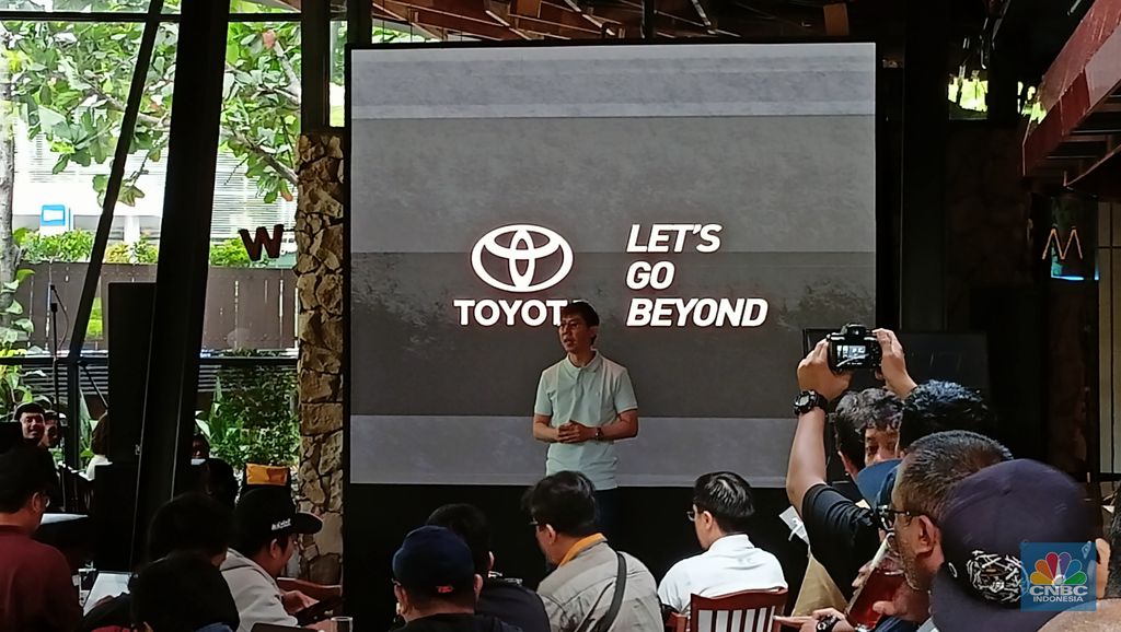 Marketing Director PT Toyota-Astra Motor (TAM), Anton Jimmi Suwandy membuka peluang untuk merilis Avanza Hybrid. (վ/Ferry Sandi)