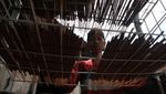 Mengintip Proses Pembuatan Dupa yang Pesanannya Melesat Jelang Imlek