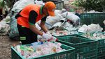 Mengubah Sampah Plastik Jadi Bunga Cantik