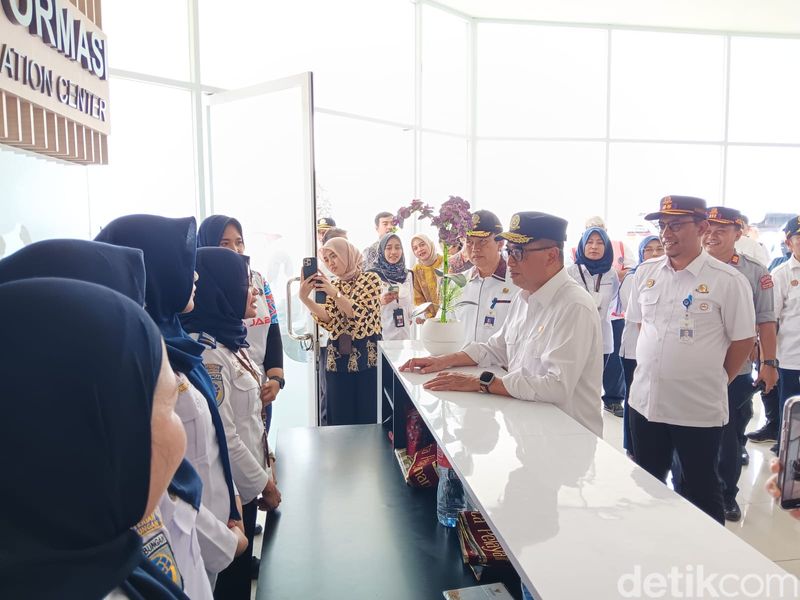 Menhub Tinjau Terminal Leuwipanjang