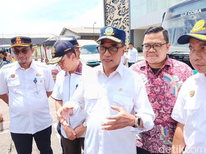 Menhub Tinjau Terminal Leuwipanjang