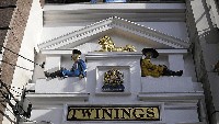 Siapa yang tak kenal teh dengan merek Twinings asal Inggris? Ternyata teh yang juga dikonsumsi oleh kerajaan Inggris ini berdiri sejak 1706. Foto: Oldest