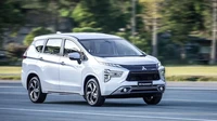 Sistem hybrid yang ada pada Xpander dan Xpander Cross ini memiliki beberapa mode yaitu EV Mode dan Hybrid Mode. Sistemnya juga secara otomatis bisa menyesuaikan tergantung kondisi berkendara dan sisa baterai. Ada juga mode EV Priority yang bisa memberikan kesan ala mobil listrik murni yang sepenuhnya menggunakan baterai. Foto: Dok. Mitsubishi Motors