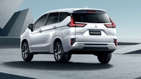 Mitsubishi mengklaim, sistem hybrid baru menghadirkan akselerasi yang mulus, tapi bertenaga dengan respons yang baik yang merupakan ciri khas kendaraan listrik. Generator dan motor 85 kW dipadukan dengan mesin bensin 1.600 cc, bersama dengan baterai penggerak khusus yang dikembangkan khusus untuk model ini.  Foto: Dok. Mitsubishi Motors