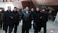 KCNA mengatakan Kim diberi pengarahan tentang berbagai pembangunan kapal perang untuk “rencana besar” baru yang diputuskan oleh kepemimpinan Korea Utara.  