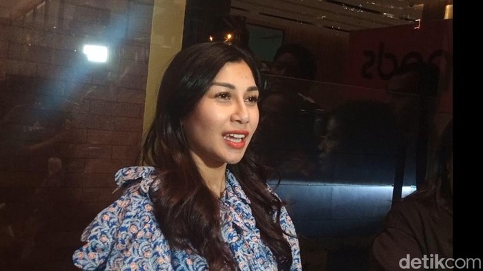 Nisya Ahmad tanggapi santai tuduhan Raffi Ahmad terlibat kasus pencucian uang.