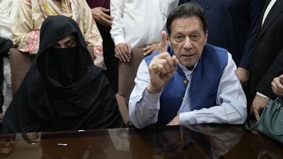 Foto Istri PM Pakistan, Ibu Negara Pertama Pakai Niqab Kini Dipenjara