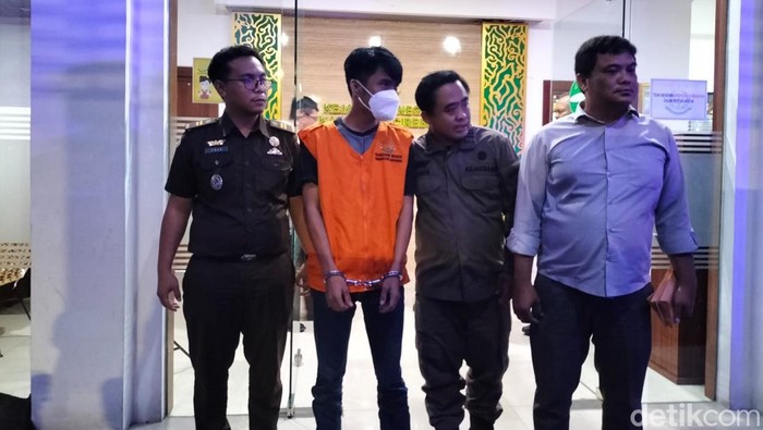 Penahanan tersangka kasus korupsi APBDes