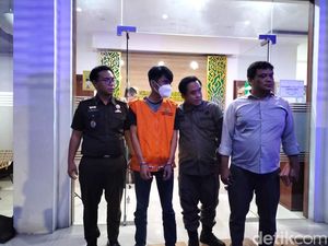 Kejari Cirebon Tahan Mantan Kades Tersangka Kasus Tilep APBDes Rp200 Juta