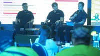 Berbeda dari perusahaan lainnya, inDrive menerapkan skema komisi yang lebih rendah. Business Development inDrive, Ryan Rwanda, menjelaskan bahwa potongan untuk pengemudi motor berada di angka 9,99 persen dan untuk mobil sebesar 11,7 persen. Perusahaan ini menyatakan bahwa struktur operasional yang lebih ramping memungkinkan efisiensi potongan tersebut. Dok. InDrive
