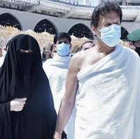 Pernikahan keduanya pun terjadi bahkan sebelum masa iddah Bushra belum habis setelah perceraiannya dengan suami pertamanya. Enam bulan setelah pernikahan tersebut, Imran Khan menjadi PM Pakistan. Foto: dok. Reuters