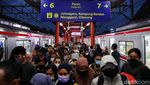 Potret Keriuhan Stasiun Bekasi yang Eskalatornya 100 Hari Mati
