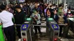 Potret Keriuhan Stasiun Bekasi yang Eskalatornya 100 Hari Mati