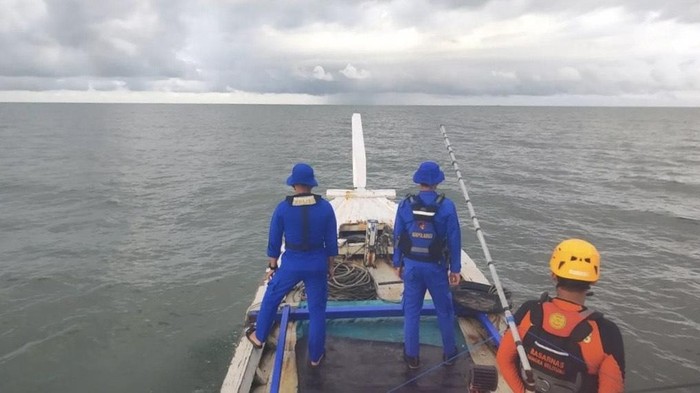 Proses pencarian korban Edi, ABK asal Bangka yang hilang di perairan Pulau Maspari. Sumsel.