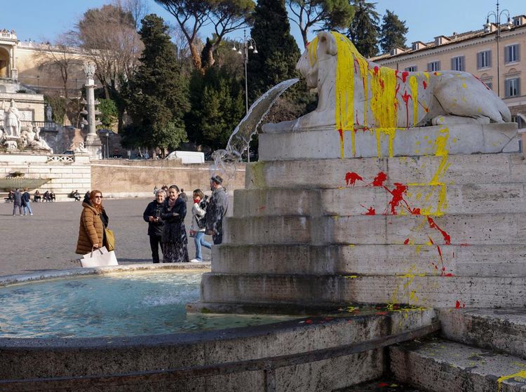 Protes Eksploitasi Hewan, Air Mancur Ikonik di Roma Berlumur Cat