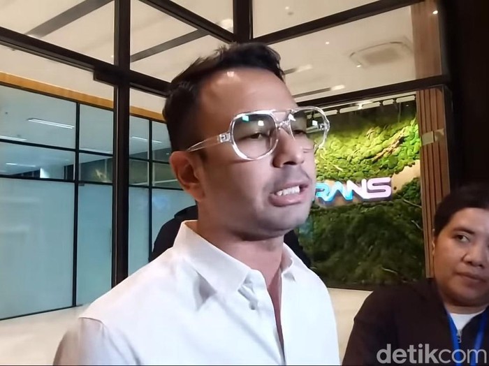 Raffi Ahmad bantah tuduhan pencucian uang.