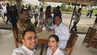 Raffi Ahmad sendiri memang belakangan disibukkan dengan kegiatan bersama politisi. Terbaru, Raffi ikut dalam momen makan bakso bareng Presiden Jokowi dan Calon Presiden Prabowo. Foto: YouTube Rans Entertainment / Instagram @Raffinagita1717