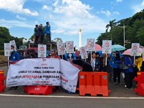 Ratusan Mahasiswa Gelar Aksi Tolak Pemakzulan Jokowi di Monas