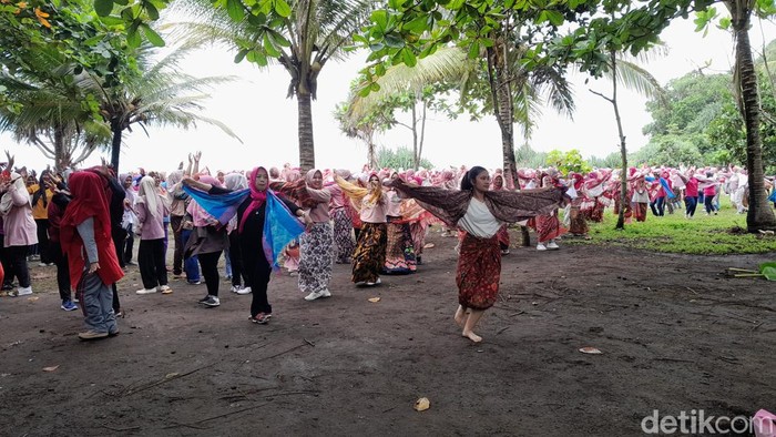 Ribuan perempuan gelar tari kolosal bentuk dukungan untuk Ganjar-Mahfud dari Pangandaran