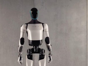 Elon Musk Sesumbar Robot Tesla Bisa Jadi Dokter Bedah