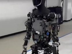 Makin Pintarnya Robot Optimus Elon Musk, Canggih atau Ngeri?
