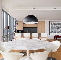 Area dapur langsung menyatu dengan meja makan formal dan ruang keluarga. Model terbuka cukup untuk mengakomodasi kebutuhan penghuni bila ingin berkumpul dengan keluarga atau kerabat dalam jumlah besar. (Foto: Dok. Daniel Wang)