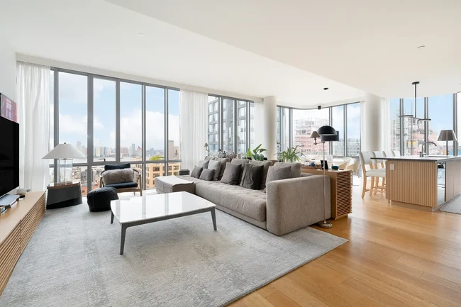 Blake Ross dikabarkan membeli sebuah apartemen mewah di kawasan elite Soho, New York City, AS, baru-baru ini. New York Post menyebut, harga properti tersebut mencapai US$ 8,25 juta atau sekitar Rp 130 miliar. (Foto: Dok. Daniel Wang)
