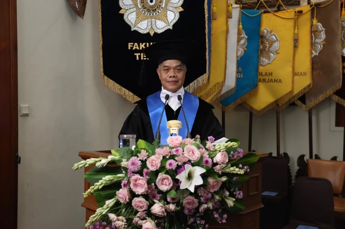 Sarjiya, Anak Pedagang Gula Jawa Jadi Guru Besar UGM