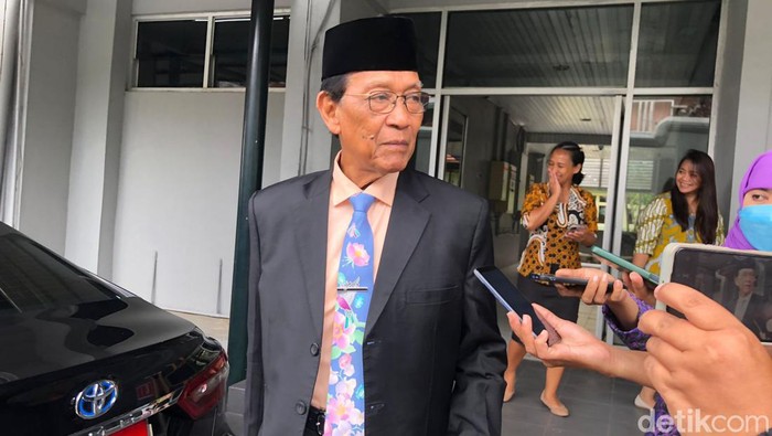 Gubernur DIY Sri Sultan Hamengku Buwono X ditemui wartawan di kantornya, Jumat (2/2).