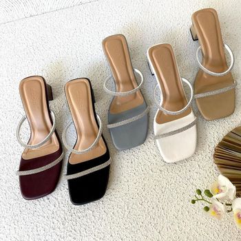 Tangkapan layar Instagram dushishoesss