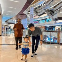 Foto-foto kebersamaan Ryan dan Moana itu diunggah sehari setelah Ria Ricis mengajukan gugatan cerai ke Pengadilan Agama Jakarta Selatan melalui e-court. Kabar gugatan cerai Ria Ricis terhadap Teuku Ryan itu juga sudah dikonfirmasi langsung oleh Taslimah selaku Humas Pengadilan Agama Jakarta Selatan. Foto: Instagram/@teukuryantr