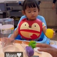 Lahir pada 26 Juli 2022, tahun ini Moana baru akan berusia 2 tahun. Semakin besar Moana pun terlihat makin lucu dan menggemaskan. Foto: Instagram/@teukuryantr