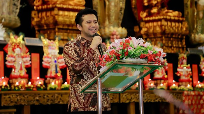 Wagub Jatim Emil Dardak saat mengikuti Indonesia Buddhist Center Association di Vihara Mahavira Graha Surabaya.