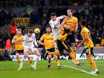 Dramatis, Manchester United Taklukkan Wolves 4-3