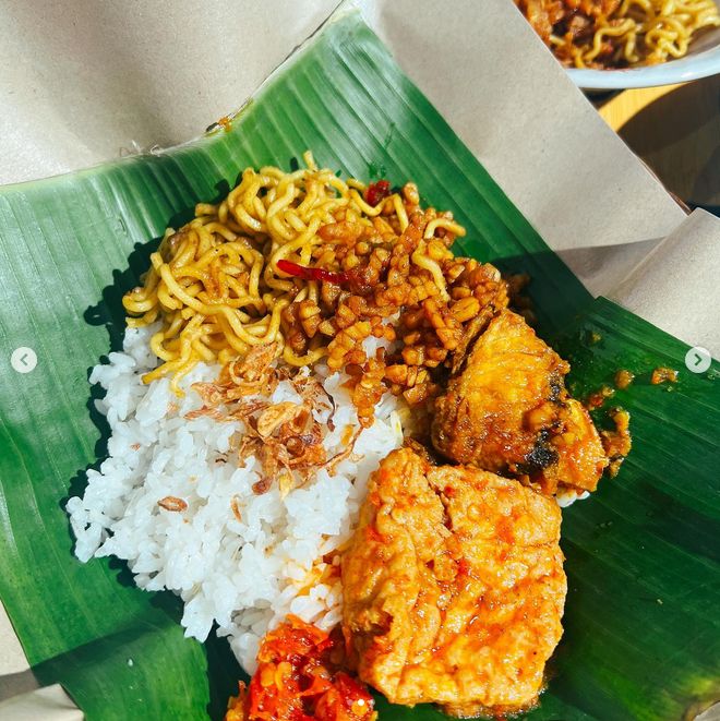 5 Warung Nasi Kekinian yang Populer dengan Puluhan Lauk Enak
