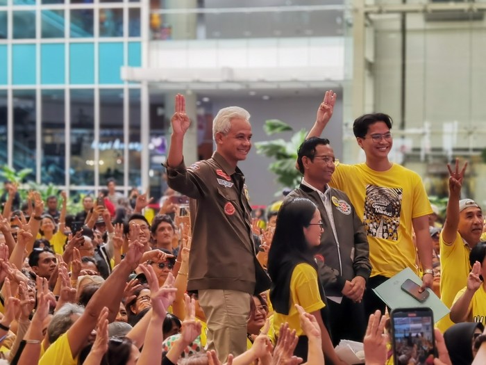 Alumni UI Bersama mendeklarasikan dukungan untuk Ganjar-Mahfud. Deklarasi di Jakarta itu turut dihadiri Ganjar Pranowo dan Mahfud Md.