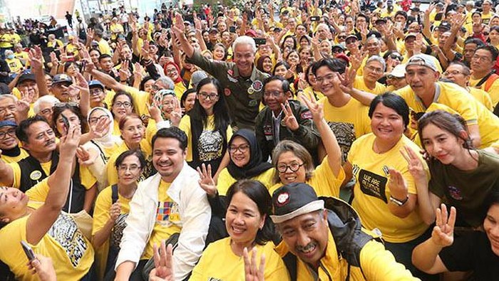 Alumni UI Bersama Deklarasi Dukung Ganjar-Mahfud Alumni UI Bersama mendeklarasikan dukungan untuk Ganjar-Mahfud. Deklarasi di Jakarta itu turut dihadiri Ganjar Pranowo dan Mahfud Md.