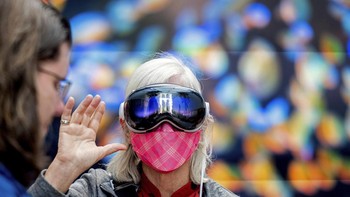Namun Apple sudah berencana akan membawanya ke lebih banyak negara menjelang akhir tahun 2024. Foto: AP/Noah Berger