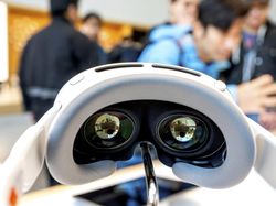 Penampakan Fanboy Apple Berduyun-duyun Jajal Headset Vision Pro