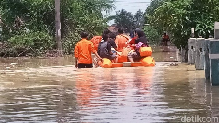 Banjir di Karawang akibat meluapnya sungai Cibeet dan Citarum, Sabtu (3/2/2024).