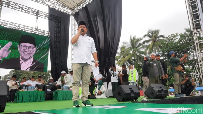 Cak Imin saat menghadiri istigasah untuk kemenangan AMIN di Lumajang.