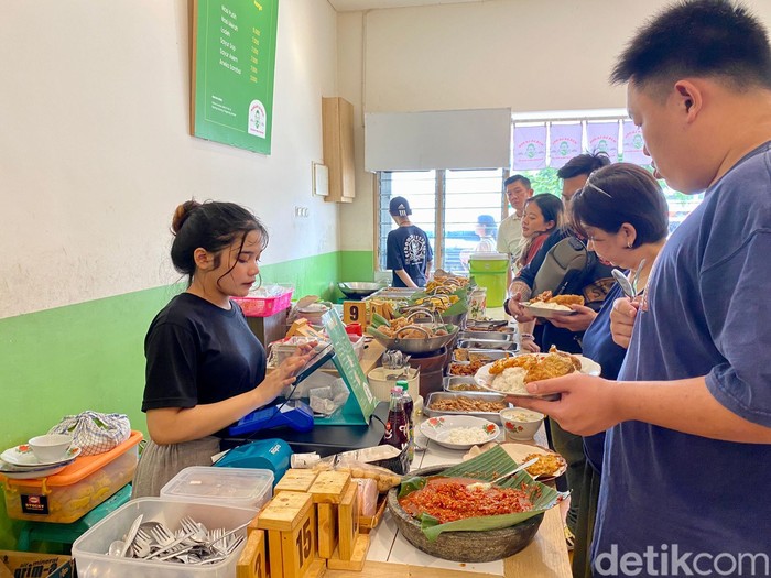Di Makan Lo-Deh Bisa Makan Sepuasnya Rp 10 Ribu Pakai Lauk Rumahan! Di Makan Lo-Deh Bisa Makan Sepuasnya Rp 10 Ribu Pakai Lauk Rumahan!