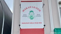 Di Ruko Aniva Junction ada tempat makan baru yang mencuri perhatian. Namanya Makan Lo-Deh yang ada di Blok FA10. Tempat makan ini dibuka sejak akhir Oktober 2023.