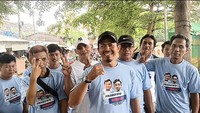 Mulyono, Ketua Paguyuban Pedagang Pasar Pintu Air Petamburan bersama pedagang, memberikan keterangan pers usai melakukan Deklarasi dukungan kepada Paslon 02 Prabowo Gibran, Jakarta, Sabtu (3/2/24).