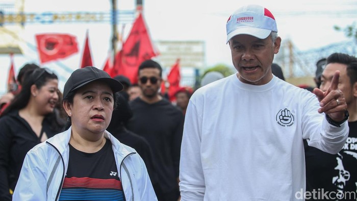 Ganjar Pranowo bersama Puan Maharani mengikuti jalan sehat di Penguin Fun Walk di Pluit, Jakarta, Sabtu (3/2/2024). Acara ini dipadati antusiasme pendukungnya.