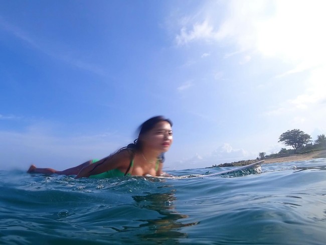 Tapi kemudian Ga Yoon tampak makin melokal dan tinggal lebih lama dari yang diduga. Foto: Instagram @gayoon_heo