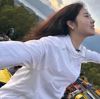 Awalnya Gayoon membagikan keindahan alam Pulau Bali, suasana hotel, dan makanan Indonesia seperti kebanyakan turis.  Foto: Instagram @gayoon_heo