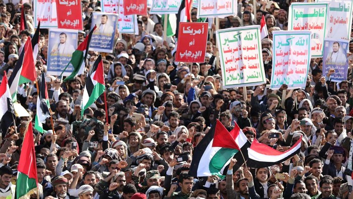 People rally to show support to the Palestinians in the Gaza Strip, amid the ongoing conflict between Israel and the Palestinian Islamist group Hamas, in Sanaa, Yemen February 2, 2024. REUTERS/Khaled Abdullah