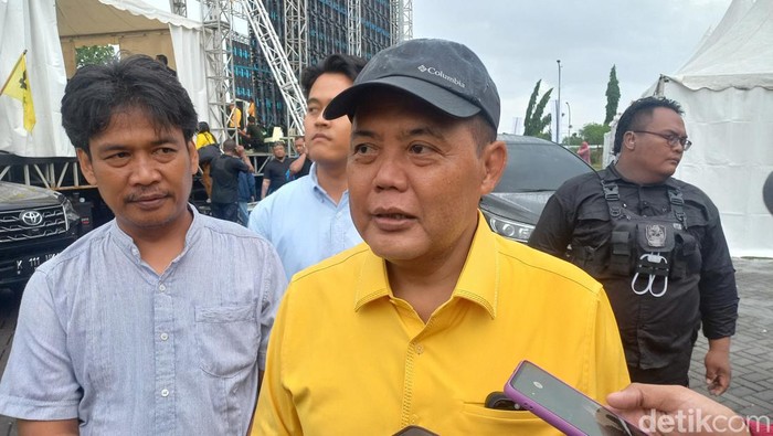Kampanye ini dihadiri Akbar Tandjung, Juliyatmono dan para caleg muda Golkar.