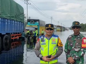 Sopir Truk asal Sumut Meninggal saat Terjebak Banjir di Jalintim Pelalawan